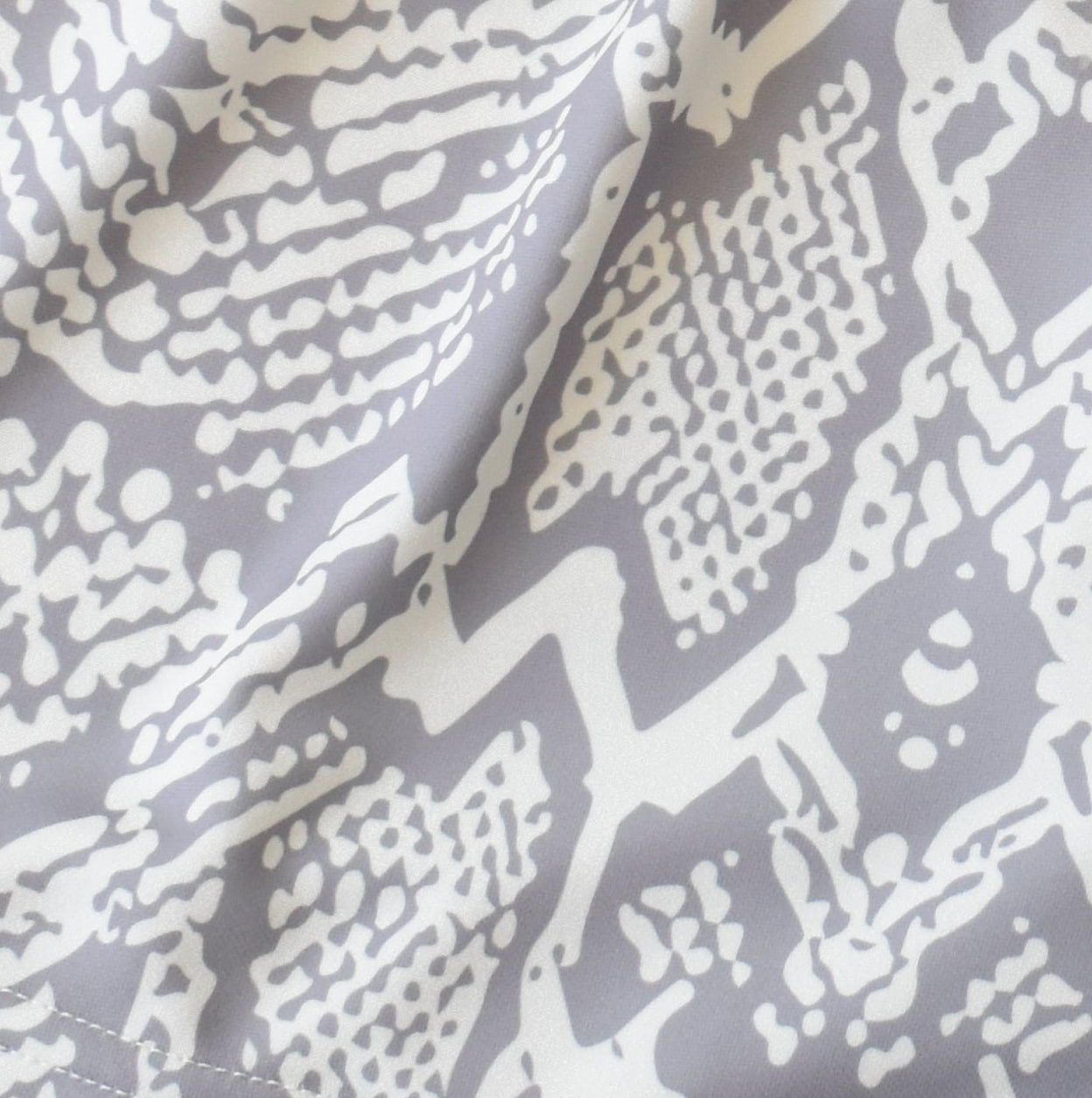 Close-up RF-Wear Women's cream/grey snakeskin shorts